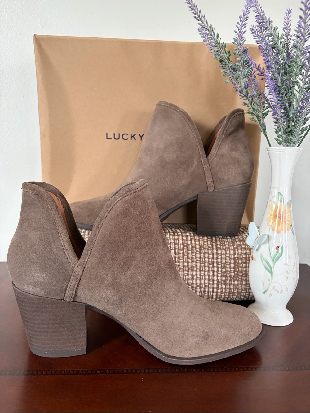Lucky Brand Beetrix Carafe Oiled Suede V-Cut Ankle Booties 9.5 M